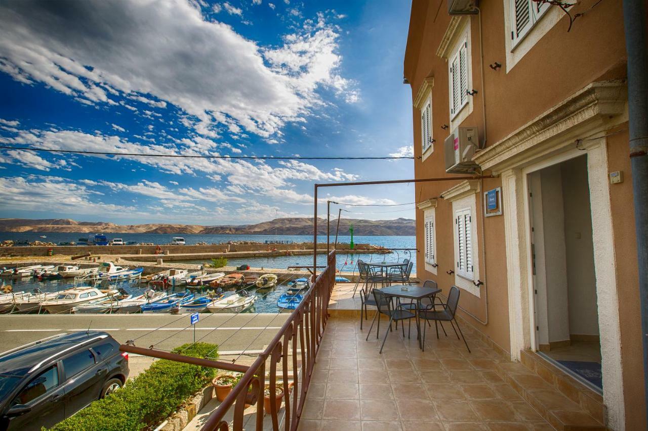 Apartmani Cindric Karlobag Exterior photo