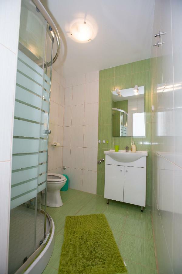 Apartmani Cindric Karlobag Exterior photo