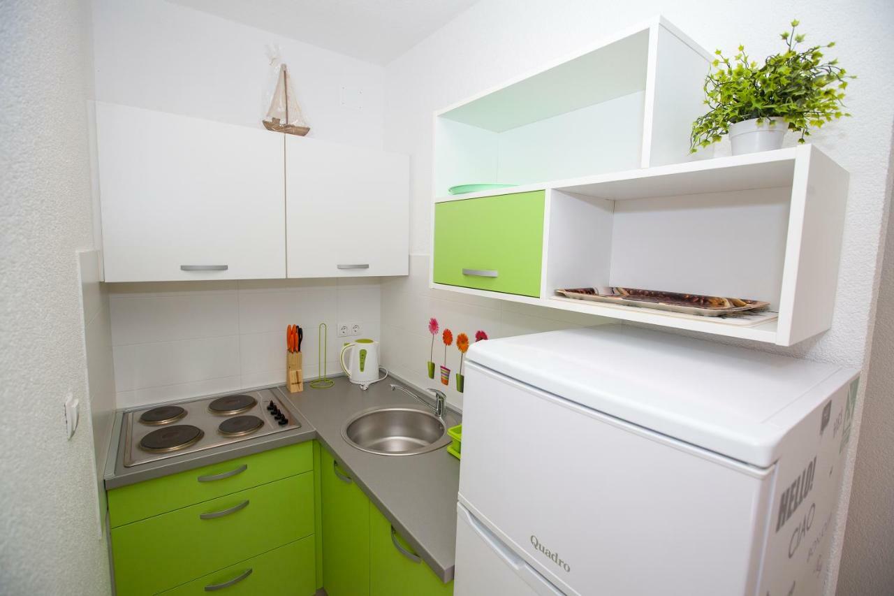 Apartmani Cindric Karlobag Exterior photo