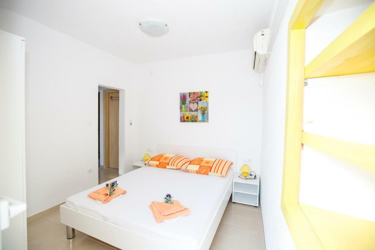 Apartmani Cindric Karlobag Exterior photo